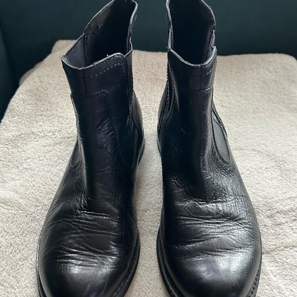 Timberland Black Leather Chelsea Boot                   LIKE NEW *size 8  $50 - Picture 1 of 5